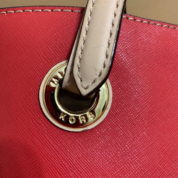 MICHAEL KORS Red Saffiano Leather Medium Size JET SET Tote - Picture 2 of 15